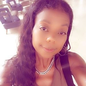 Meet your Posher, Monique